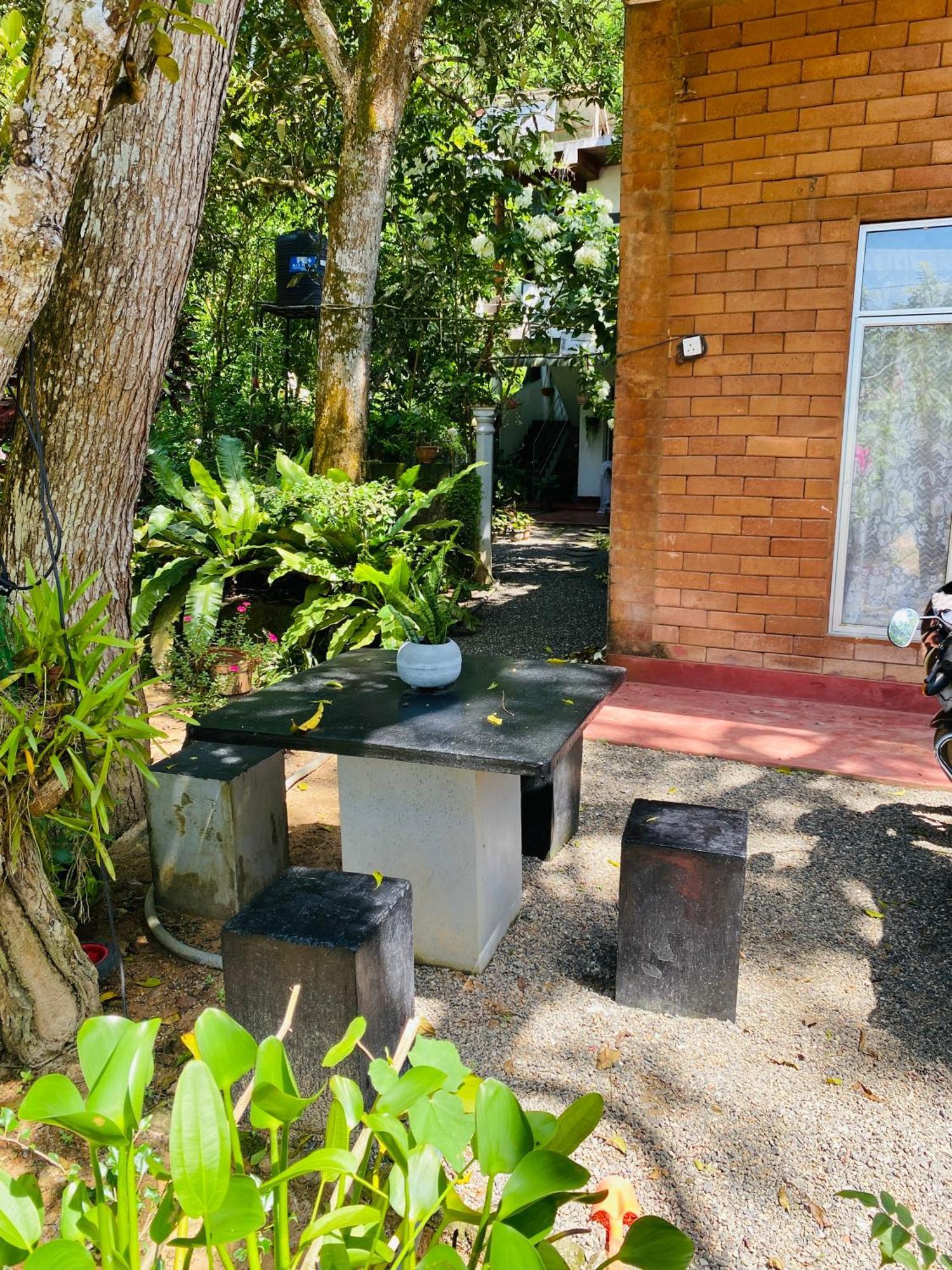 Little Mount Guest House Mirissa Exterior foto