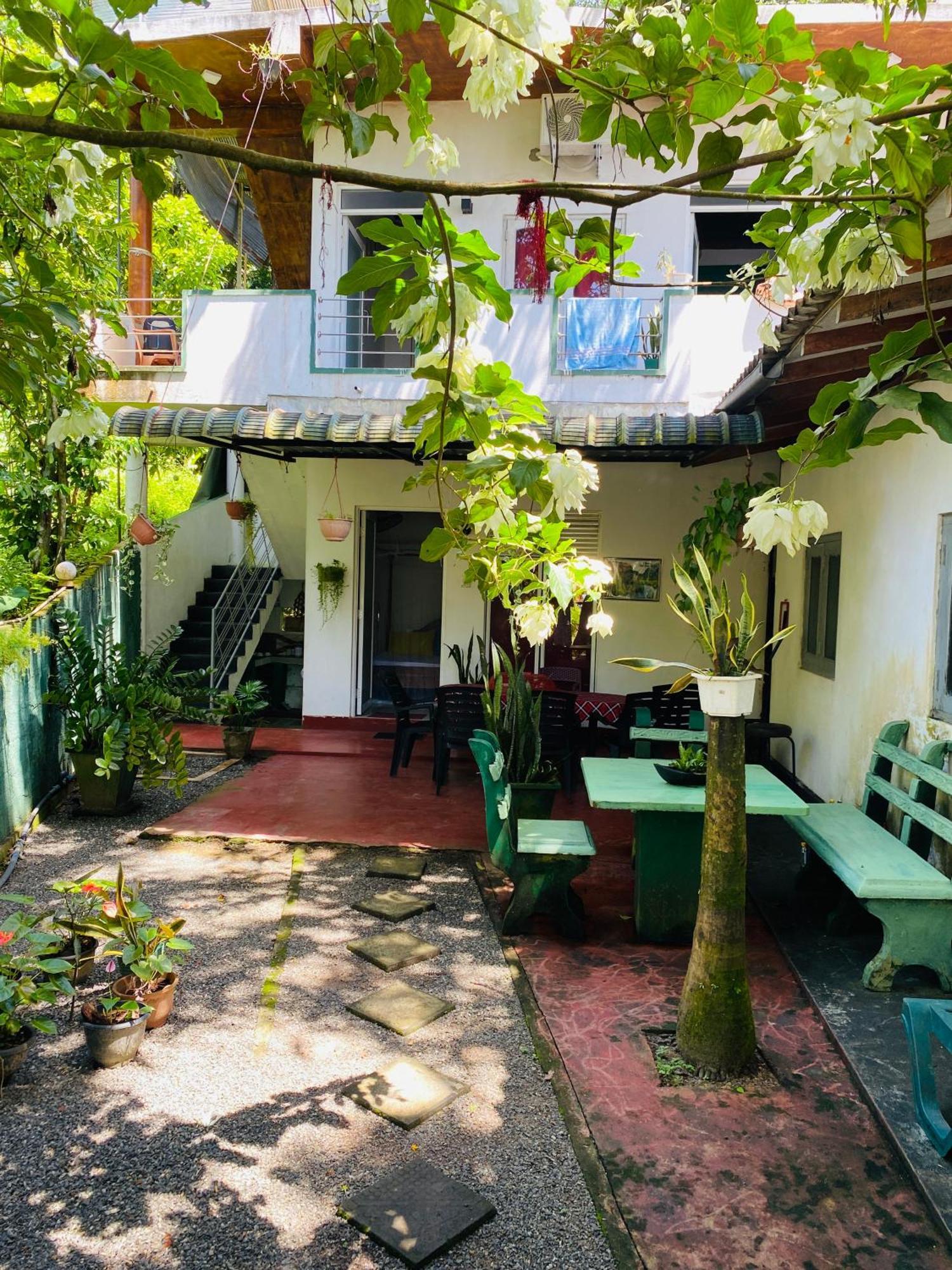 Little Mount Guest House Mirissa Exterior foto