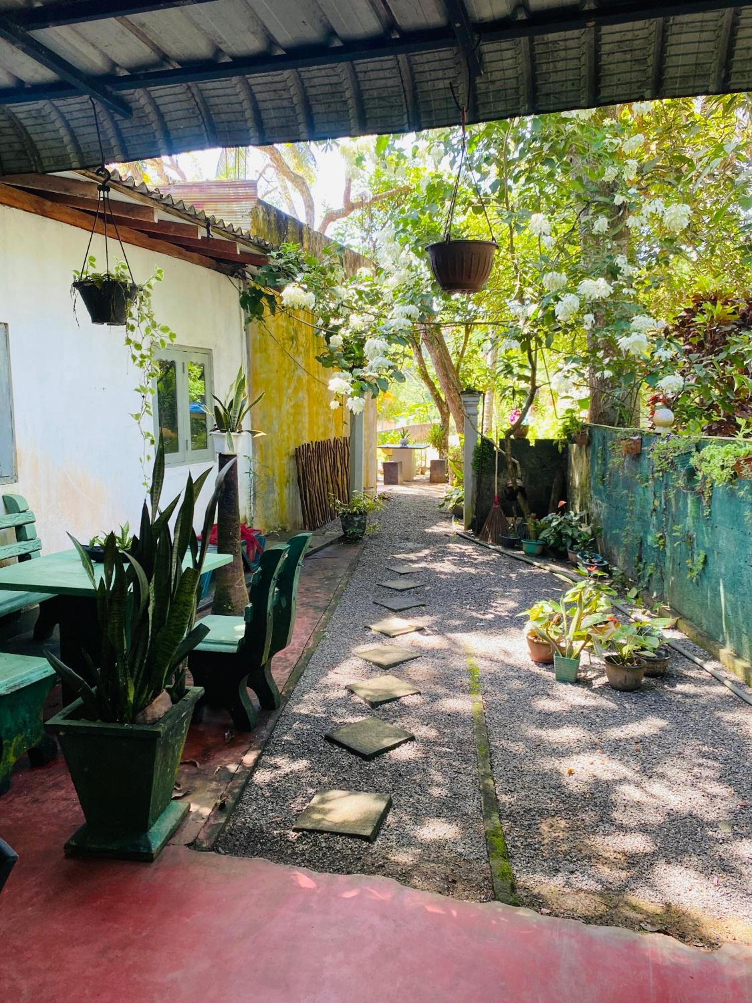 Little Mount Guest House Mirissa Exterior foto